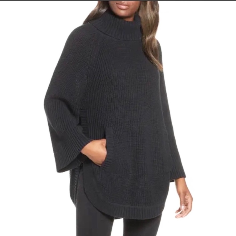 UGG RAELYNN TURTLENECK CABLE
KNIT WOOL BLEND SWEATER Size Small